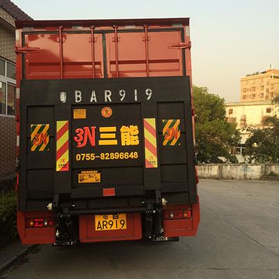 貨車尾板安裝，安全與實用的完美結(jié)合